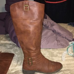 Casual light brown boots